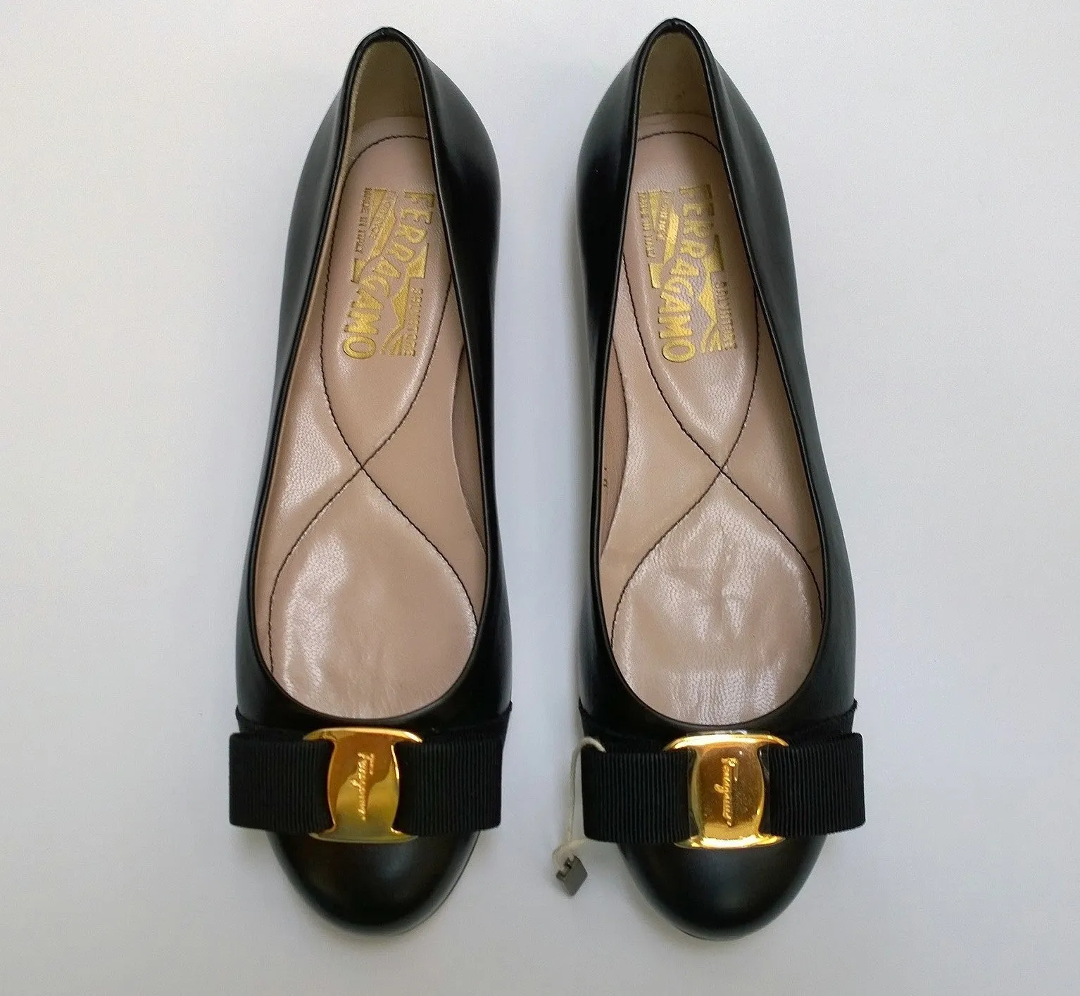 Ferragamo Varina in Black Leather 5.5 B Bow Shoes Flats