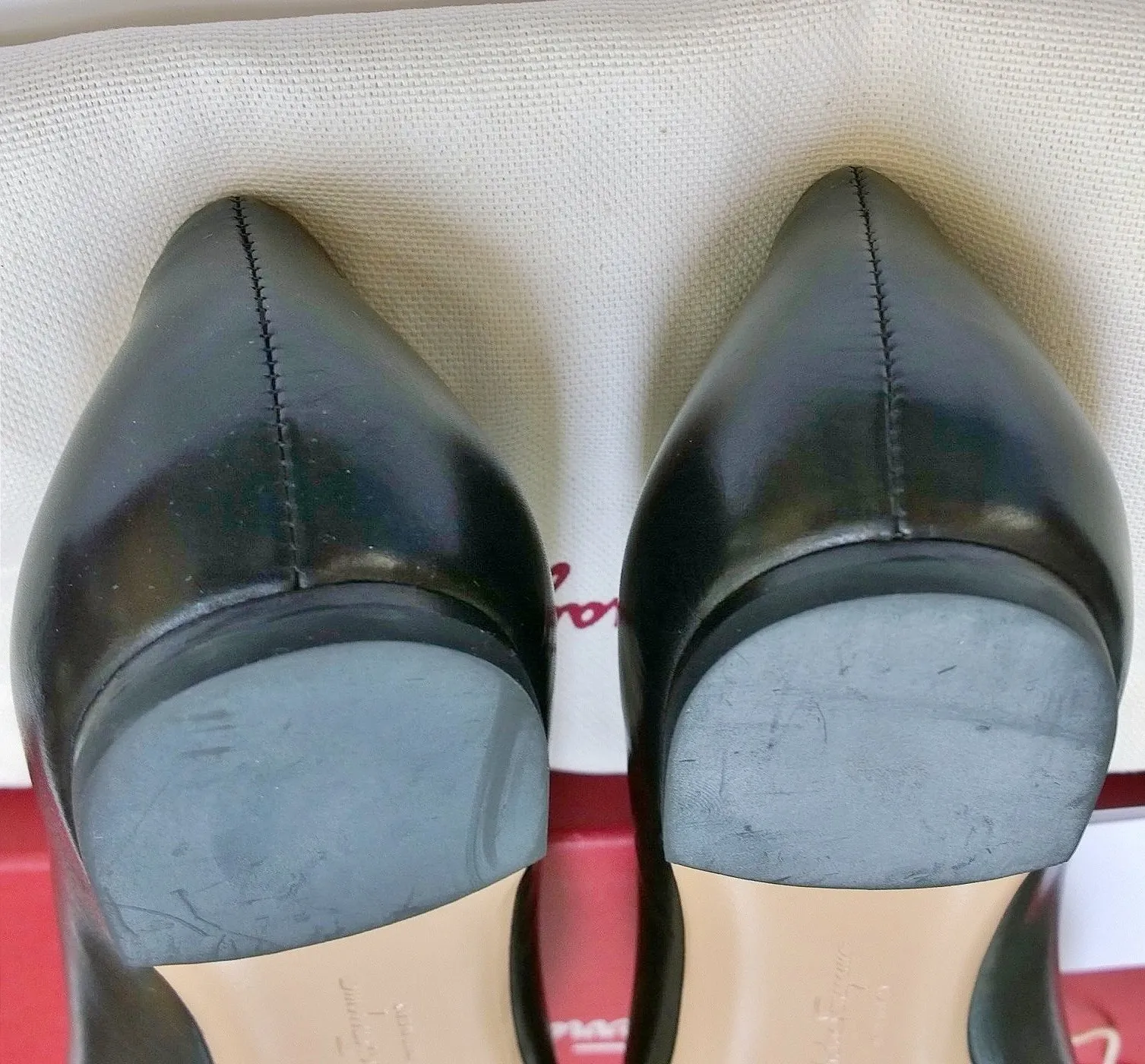 Ferragamo Varina in Black Leather 5.5 B Bow Shoes Flats