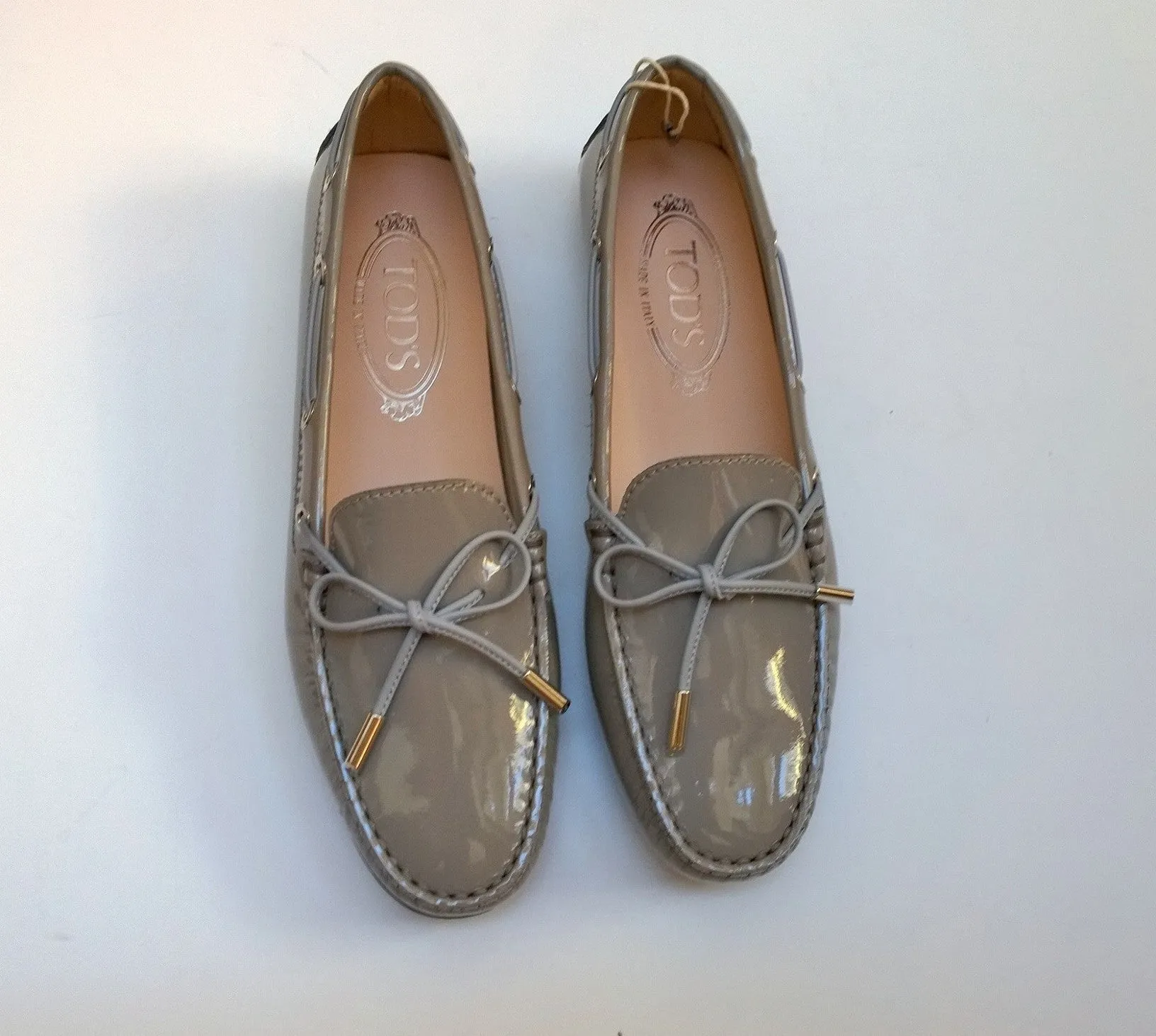 Tod's Loafers in Warm Gray Patent Leather Glasse Flat Shoes Gommino